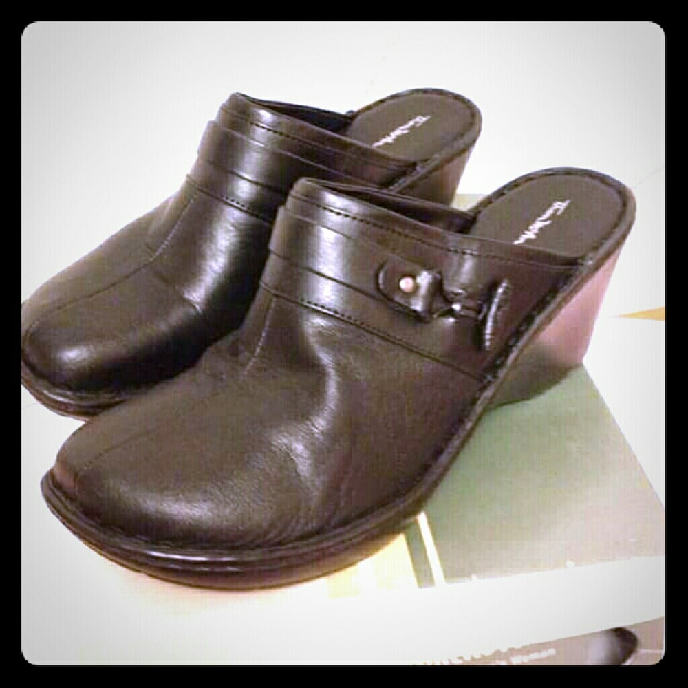 Thomas McCann Leather Mules